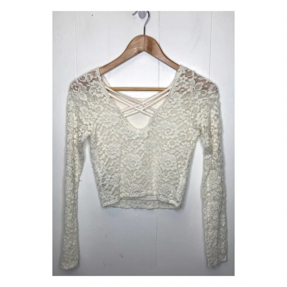 Abercrombie & Fitch | Semi Cropped Cross Back Top •